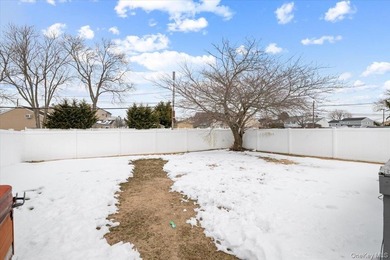 Welcome to 5 Lafayette Place in the heart of Massapequa Shores - - photo 19