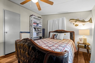 Dream lake home on Lake Neely Henry. This open concept three - photo 27
