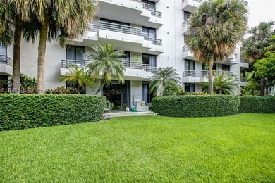 Beautiful spacious first-floor unit with a smart split-bedroom - photo 33