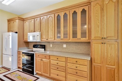 Short Sale. MOVE-IN READY! This impeccably maintained - photo 6
