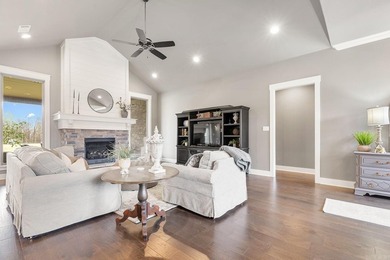 Beautifully maintained home on acrerage!! 4 bedrooms, huge bonus - photo 12