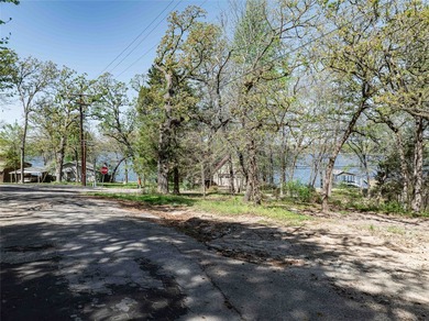 MOTIVATED SELLER!!! Build your dream home on this rare 0.8 acre - photo 3