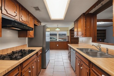 Welcome to this charming traditional-style, two-story home - photo 25