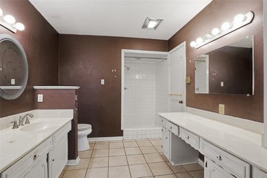 Welcome to this charming traditional-style, two-story home - photo 30
