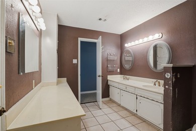 Welcome to this charming traditional-style, two-story home - photo 31