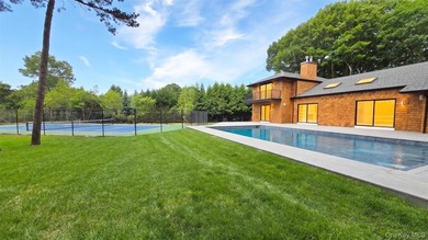 A sweeping circular driveway welcomes you to this ultra-private - photo 11