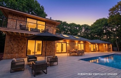 A sweeping circular driveway welcomes you to this ultra-private - photo 16