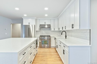 A sweeping circular driveway welcomes you to this ultra-private - photo 23