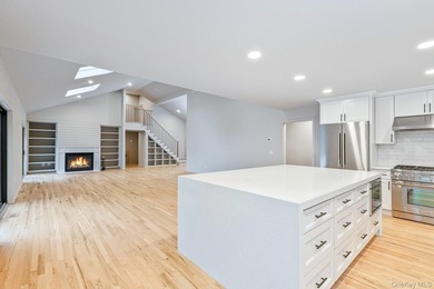 A sweeping circular driveway welcomes you to this ultra-private - photo 26