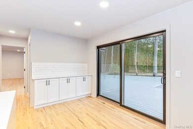 A sweeping circular driveway welcomes you to this ultra-private - photo 27