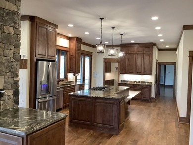 Searching for privacy? Welcome to this stunning custom built 8 - photo 31