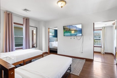Welcome to this charming 4-bedroom, 2.5-bath single-family home - photo 32