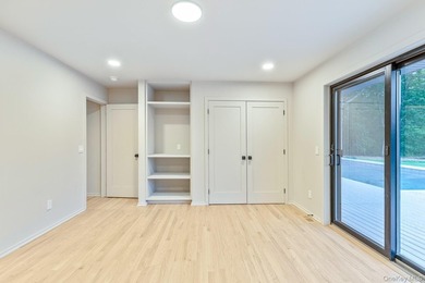 A sweeping circular driveway welcomes you to this ultra-private - photo 33