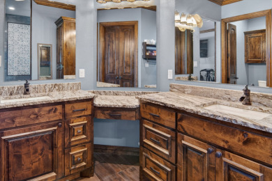 Waterfront Elegance on Lake Fork - photo 22