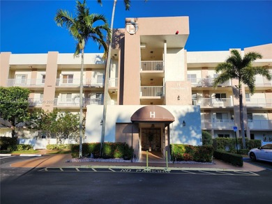 (private lake, pond, creek) Condo For Sale in Tamarac Florida