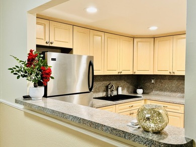 Beautiful waterfront condo located on the 1st floor with water - photo 3