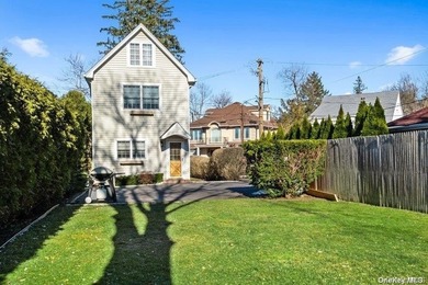 Renovated in 2020. 3 Bedrooms,1 Full Bath Cozy Colonial Zoned in - photo 21
