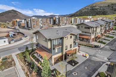 Rarely available end-unit townhome at 3827 Blackstone Drive - photo 31