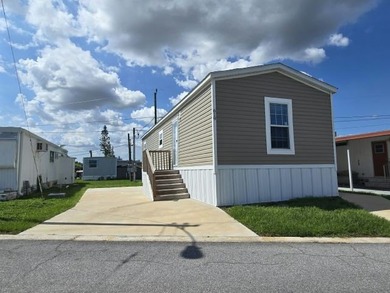 Find your place in the world at Silver Lake, a well-maintained - photo 1