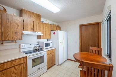 Coastal living at its best! This beautifully maintained, fully - photo 8