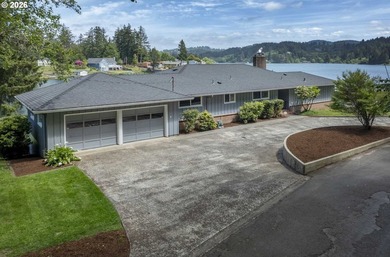 Enjoy this classic lakefront home with stunning views on the - photo 3