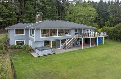Enjoy this classic lakefront home with stunning views on the - photo 4