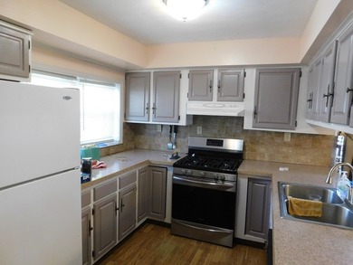 Enjoy breathtaking views of the river from this charming 3 - photo 8