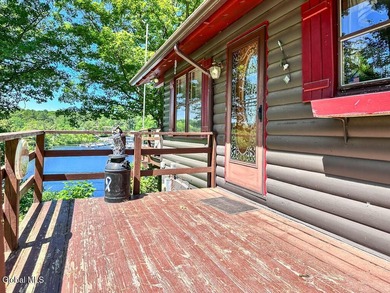 Charming log cottage overlooking Lake George with Lake George - photo 3