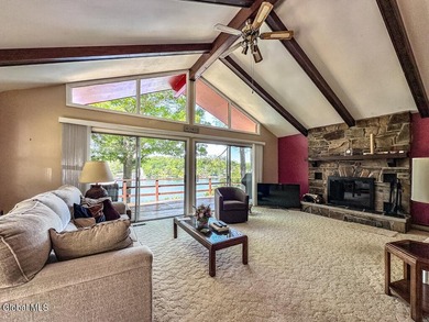 Charming log cottage overlooking Lake George with Lake George - photo 4