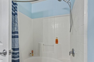 Fully furnished, completely remodeled two-bedroom - photo 22