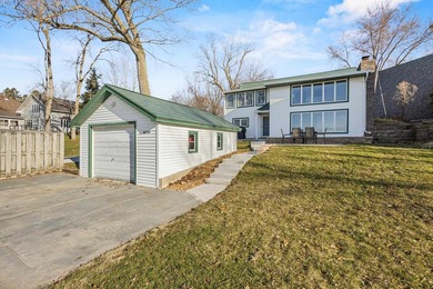 Lake Ripley frontage with 67 ft of shoreline and a true turn-key - photo 2