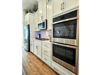 NEW PRICE-EXCEPTIONAL VALUE! Better Than New and Ready to - photo 9