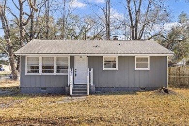 A full 2022 renovation, a big fenced yard, and a commute you can - photo 1