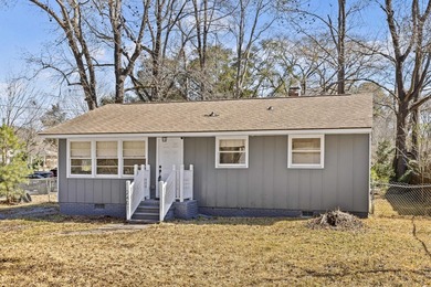 A full 2022 renovation, a big fenced yard, and a commute you can - photo 3