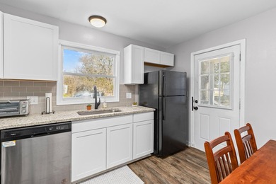 A full 2022 renovation, a big fenced yard, and a commute you can - photo 9