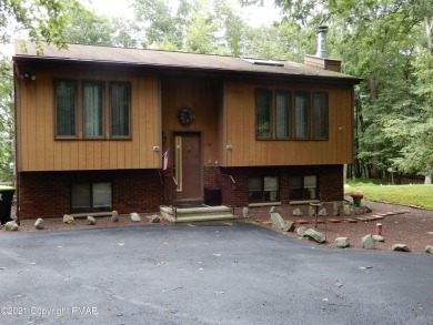 (private lake, pond, creek) Home For Sale in East Stroudsburg Pennsylvania