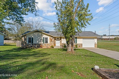 Melton Hill Lake Home For Sale in Clinton Tennessee