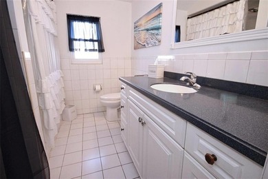 ONE FAMILY HOME IN THE HEART OF GREAT KILLS. MOVE IN CONDITION - photo 14