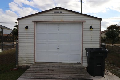 Spacious 3/2 home boasting 2350+ square feet under air with - photo 20