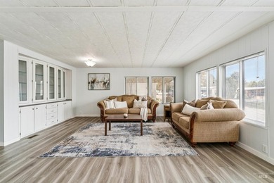 Fully Updated Home in Active 55+ Gated Community. It's not just - photo 25