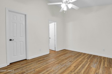 JUST REDUCED! Motivated Sellers! Fully renovated and ready for - photo 26