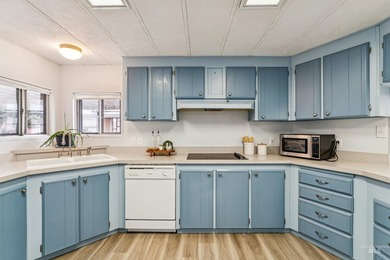 Fully Updated Home in Active 55+ Gated Community. It's not just - photo 30