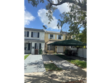 Lake Townhome/Townhouse For Sale in Hialeah, Florida