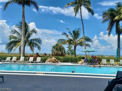 Experience a slice of paradise in this gorgeous, cozy beachfront - photo 2