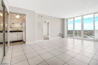 Experience a slice of paradise in this gorgeous, cozy beachfront - photo 4