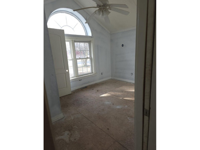 Investor Special | Fix & Flip Opportunity | 3BR / 2BA | 0.34 - photo 13