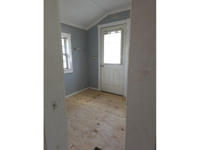 Investor Special | Fix & Flip Opportunity | 3BR / 2BA | 0.34 - photo 18