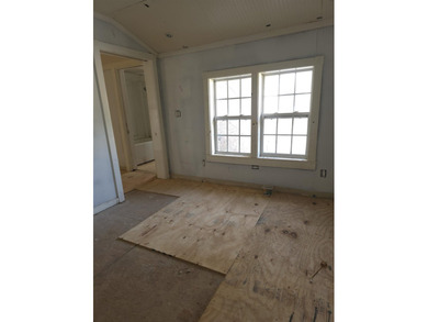 Investor Special | Fix & Flip Opportunity | 3BR / 2BA | 0.34 - photo 19