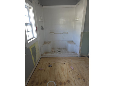 Investor Special | Fix & Flip Opportunity | 3BR / 2BA | 0.34 - photo 20