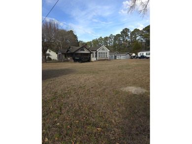 Investor Special | Fix & Flip Opportunity | 3BR / 2BA | 0.34 - photo 22